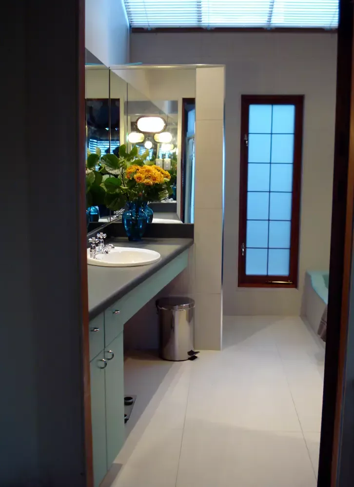 137Bathroom3.webp